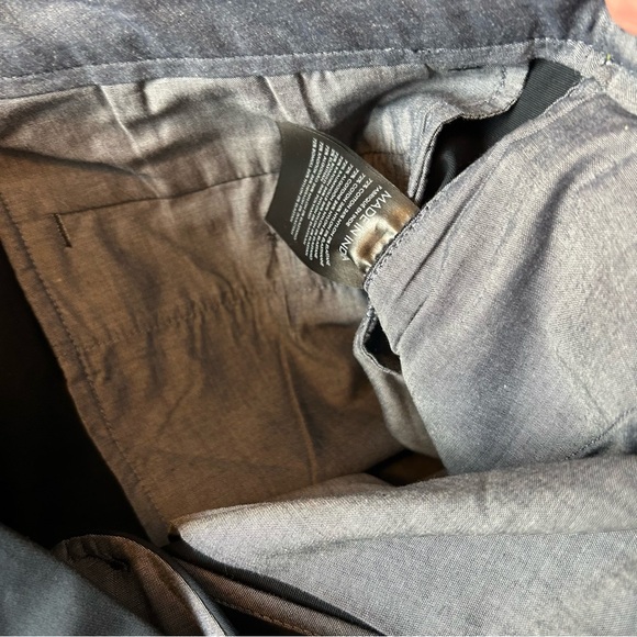 Club Monaco Baxter Fit Men’s Navy Shorts. Size 34. - Picture 9 of 12